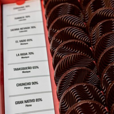 Chocolatier à Marseille - Chocolaterie artisanale La Baleine à cabosse 10 Coffret dégustation 10 terroirs / 20 palets